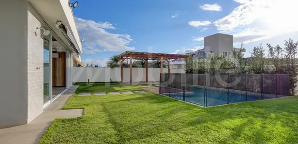 Casa com 3 Quartos para venda ou aluguel, 222m² no Santa Regina, Camboriú