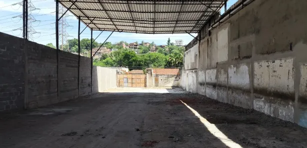 Galpão / Depósito / Armazém para alugar, 790m² no Mutondo, São Gonçalo