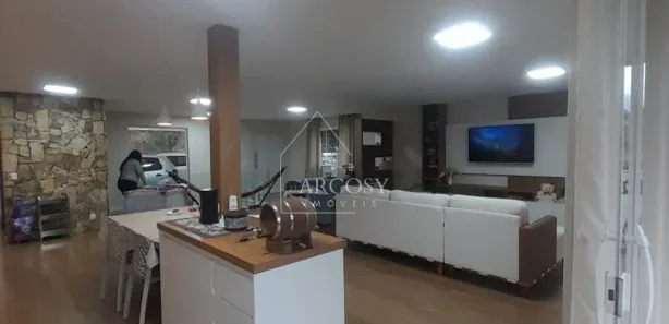 Casa de Condomínio com 3 Quartos à venda, 235m² no Corrêas, Petrópolis