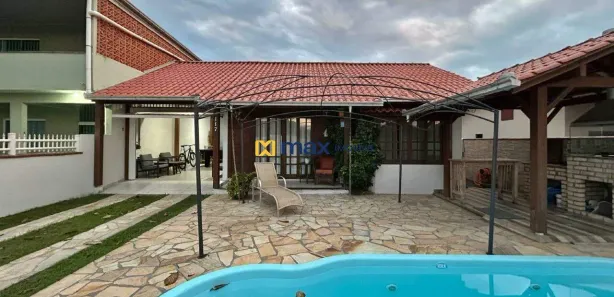 Casa com 4 Quartos à venda, 185m² no Meia Praia, Navegantes