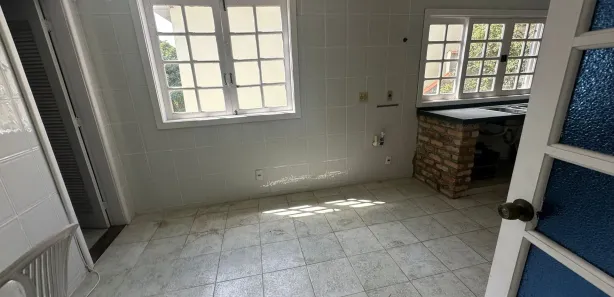Casa de Condomínio com 3 Quartos para venda ou aluguel, 280m² no Camboinhas, Niterói