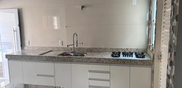 Casa de Condomínio com 2 Quartos para venda ou aluguel, 120m² no Jardim Decolores, Trindade
