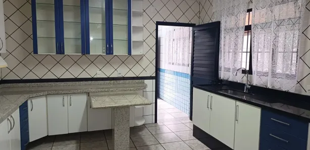 Casa com 2 Quartos para alugar, 110m² no Cidade Intercap, Taboão da Serra