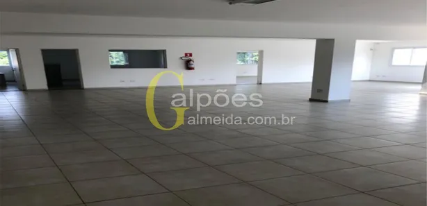 Galpão / Depósito / Armazém para venda ou aluguel, 2300m² no Chácara Dora, Araçariguama