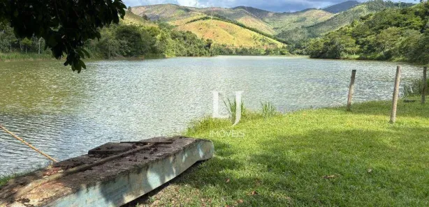 Fazenda / Sítio / Chácara com 4 Quartos à venda, 200m² no , Areal