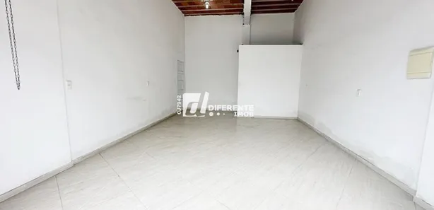 Loja / Salão / Ponto Comercial à venda, 28m² no Centro, Nilópolis