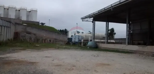 Galpão / Depósito / Armazém para alugar, 563m² no Rio Abaixo, Itaquaquecetuba
