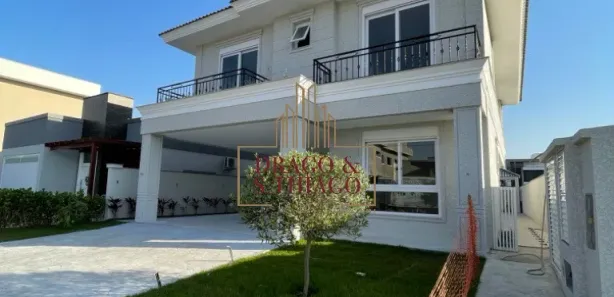 Casa de Condomínio com 5 Quartos para alugar, 240m² no Santa Regina, Camboriú