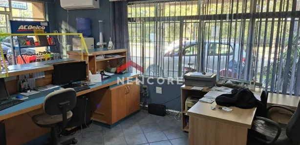 Galpão / Depósito / Armazém à venda, 562m² no Humaitá, Porto Alegre