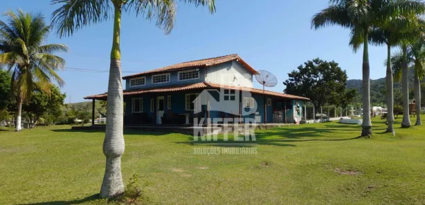 Fazenda / Sítio / Chácara com 3 Quartos à venda, 210m² no Caxito, Maricá