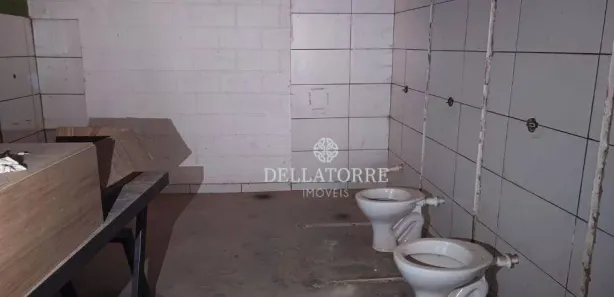Galpão / Depósito / Armazém para alugar, 84m² no Várzea, Teresópolis