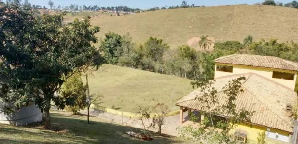 Fazenda / Sítio / Chácara com 2 Quartos à venda, 550m² no , Igaratá