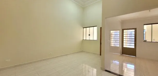 Casa com 3 Quartos para alugar, 104m² no Jardim Monte Rei, Maringá