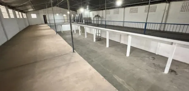 Galpão / Depósito / Armazém para venda ou aluguel, 600m² no Várzea das Moças, Niterói