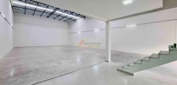 Galpão / Depósito / Armazém à venda, 370m² no Ipiranga, Divinópolis