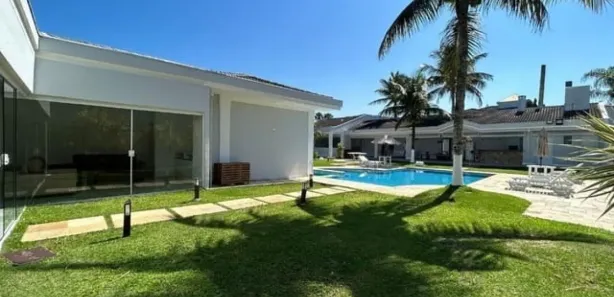 Casa com 7 Quartos para alugar, 628m² no Jardim Acapulco, Guarujá