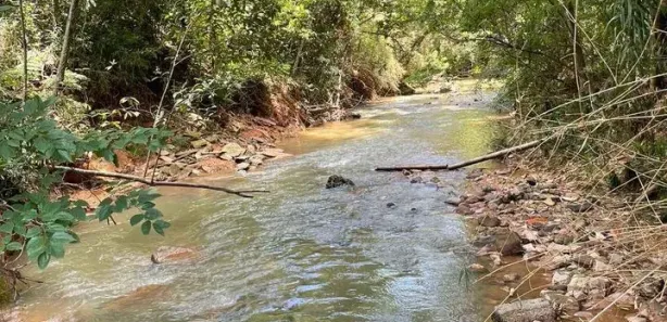Fazenda / Sítio / Chácara com 9 Quartos à venda, 1000m² no , Alumínio