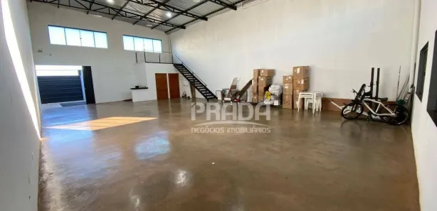 Galpão / Depósito / Armazém à venda, 170m² no Segismundo Pereira, Uberlândia