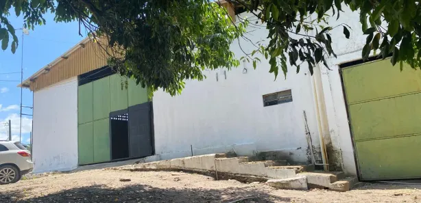 Galpão / Depósito / Armazém com 2 Quartos para venda ou aluguel, 900m² no Mangabeira, Itapissuma