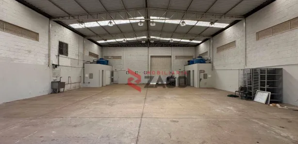 Galpão / Depósito / Armazém à venda, 326m² no Jardim Maracanã, Uberaba
