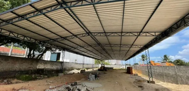 Galpão / Depósito / Armazém para alugar, 750m² no Candelária, Natal