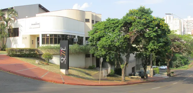 Prédio Inteiro com 14 Quartos à venda, 590m² no Quebec, Londrina