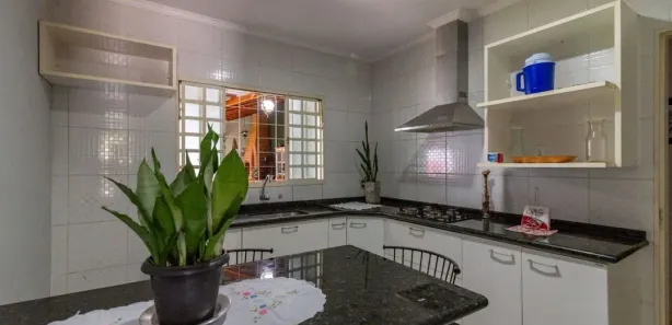 Sobrado com 4 Quartos à venda, 270m² no Vera Cruz, Londrina