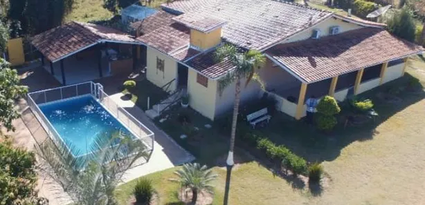 Fazenda / Sítio / Chácara com 3 Quartos à venda, 1000m² no , Capivari