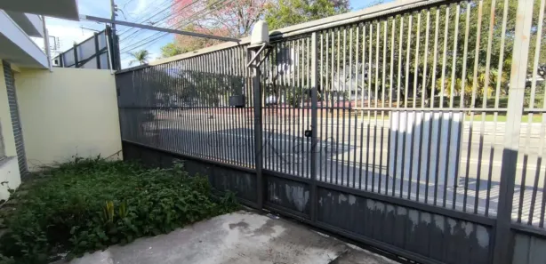Casa Comercial com 3 Quartos para alugar, 171m² no Centro, Jacareí