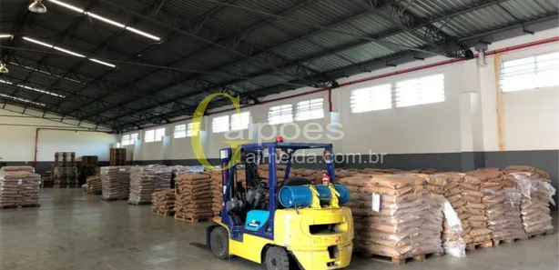 Galpão / Depósito / Armazém para venda ou aluguel, 2300m² no Chácara Dora, Araçariguama