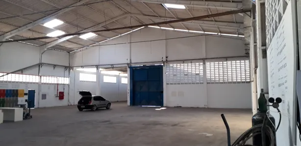 Galpão / Depósito / Armazém à venda, 2600m² no Centro, Simões Filho