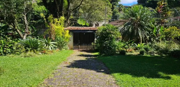 Casa com 4 Quartos para alugar, 800m² no Castelanea, Petrópolis