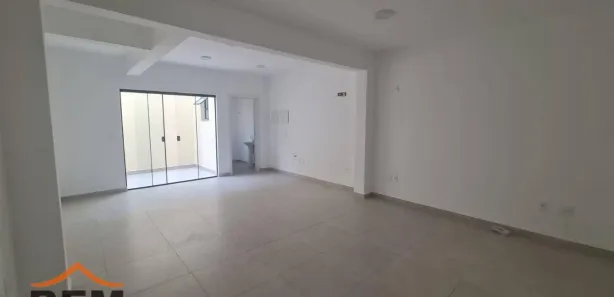 Conjunto Comercial / Sala para alugar, 40m² no Monte Alegre, Camboriú
