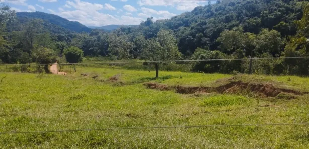 Terreno / Lote / Condomínio à venda, 90000m² no , Cláudio
