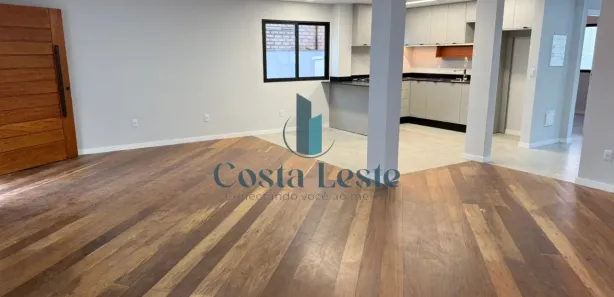 Casa com 4 Quartos para alugar, 230m² no Itacorubi, Florianópolis