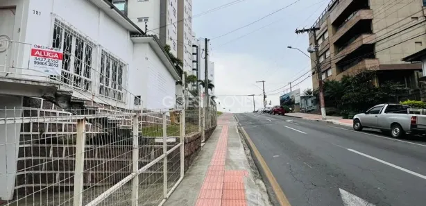 Casa com 3 Quartos para alugar, 282m² no Centro, Criciúma