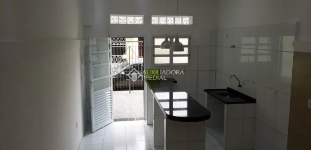 Casa com 2 Quartos para alugar, 60m² no Taboão, São Bernardo do Campo
