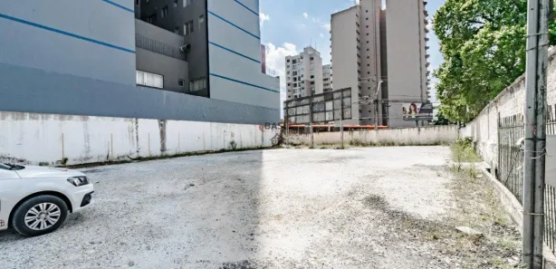Terreno / Lote / Condomínio para alugar, 593m² no Bacacheri, Curitiba