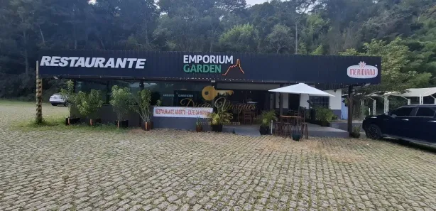 Loja / Salão / Ponto Comercial à venda, 100m² no Albuquerque, Teresópolis