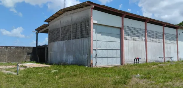 Galpão / Depósito / Armazém com 5 Quartos para venda ou aluguel, 540m² no PoloPlast, Camaçari