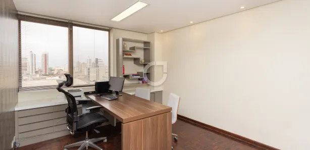 Conjunto Comercial / Sala à venda, 78m² no Centro, Curitiba
