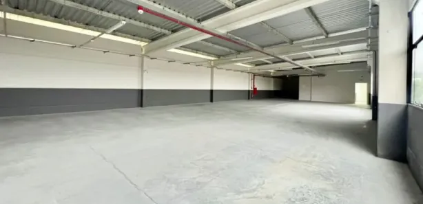 Conjunto Comercial / Sala para alugar, 300m² no Do Salto, Blumenau