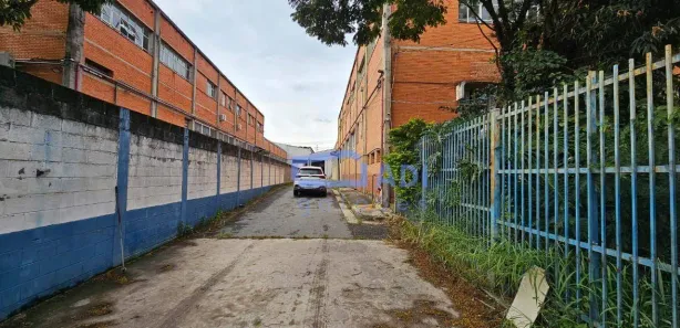Galpão / Depósito / Armazém para alugar, 2830m² no Presidente Altino, Osasco