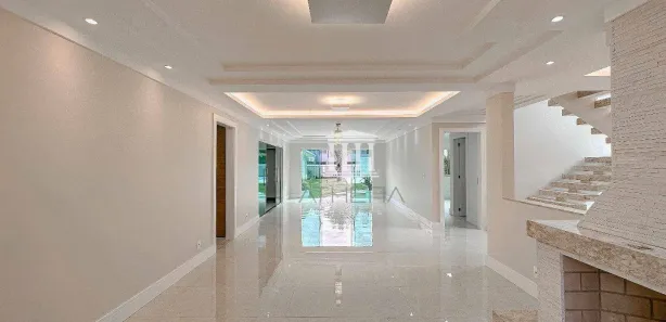 Casa de Condomínio com 4 Quartos para venda ou aluguel, 255m² no Prata, Teresópolis