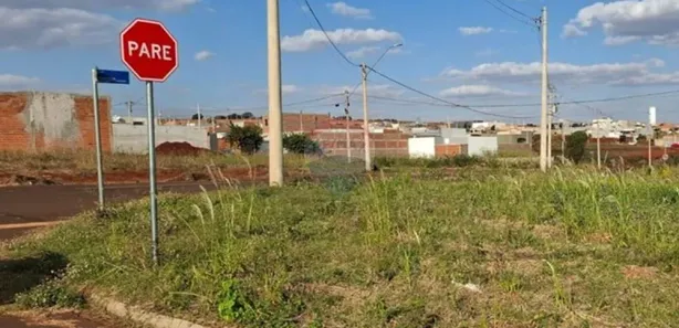 Terreno / Lote / Condomínio à venda, 220m² no Centro, Cravinhos