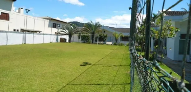 Casa com 7 Quartos para alugar, 628m² no Jardim Acapulco, Guarujá