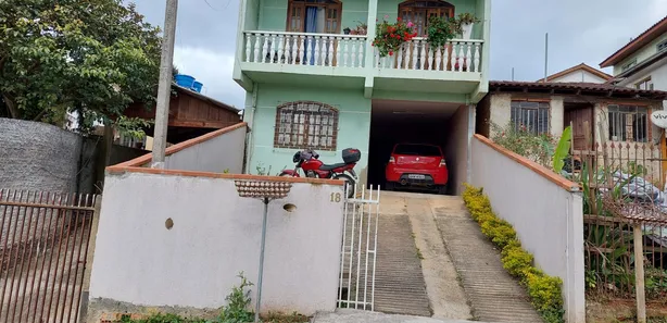 Sobrado com 3 Quartos à venda, 140m² no Vila Torres, Campo Largo