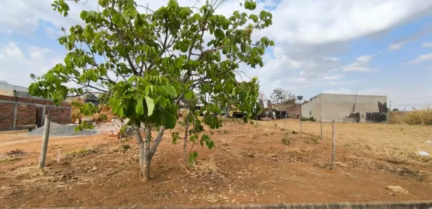 Terreno / Lote / Condomínio à venda, 300m² no portal das aguas, Hidrolândia