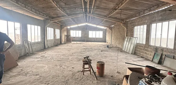 Galpão / Depósito / Armazém para venda ou aluguel, 600m² no Vila Iara, São Gonçalo