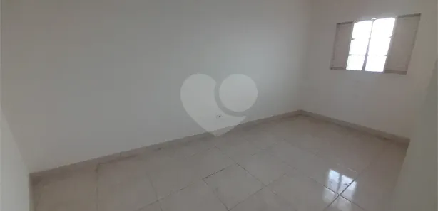 Casa de Vila com 1 Quarto para alugar, 40m² no Jardim Pazini, Taboão da Serra